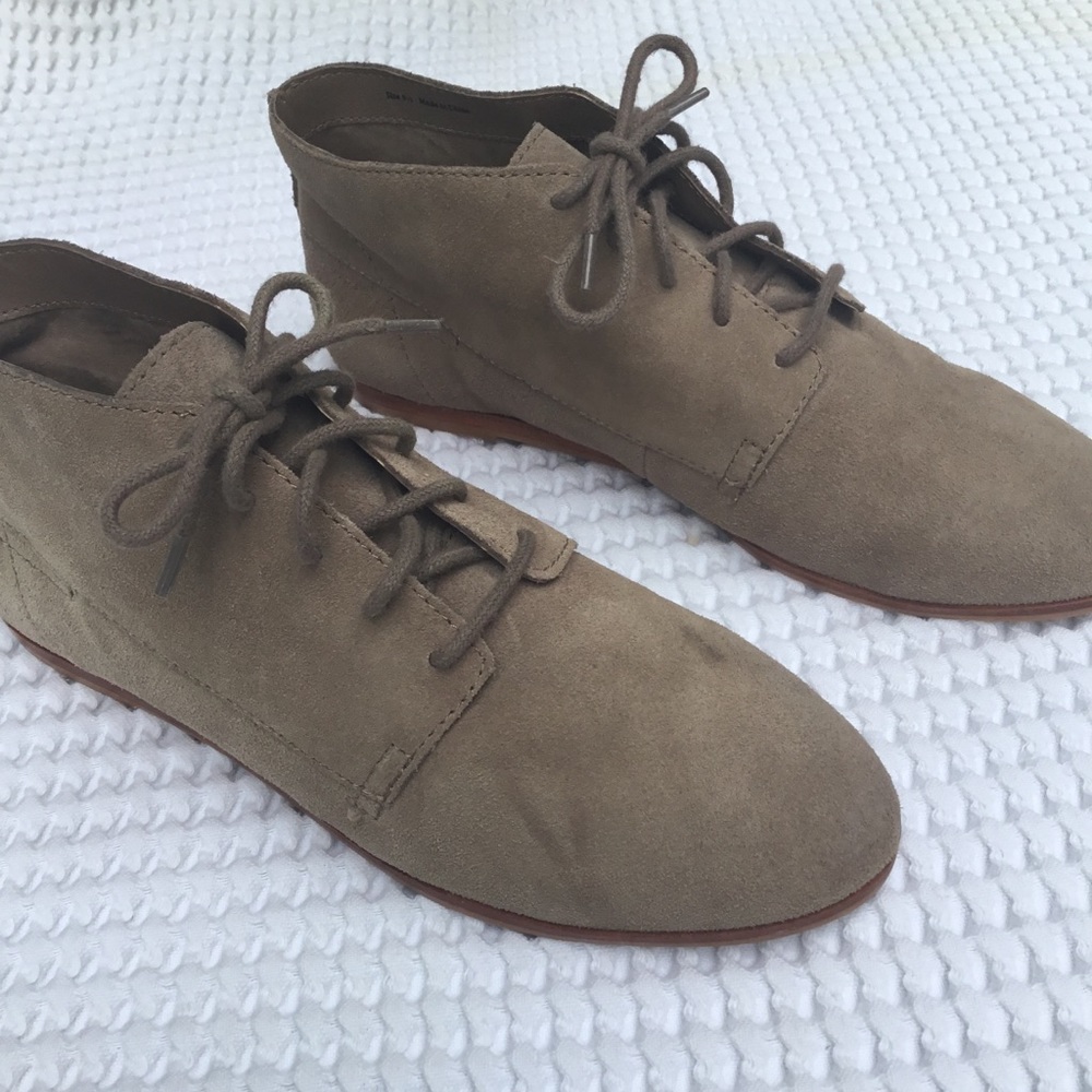 Dolce Vita Tan Suede Chukka Bootie size 9.5
